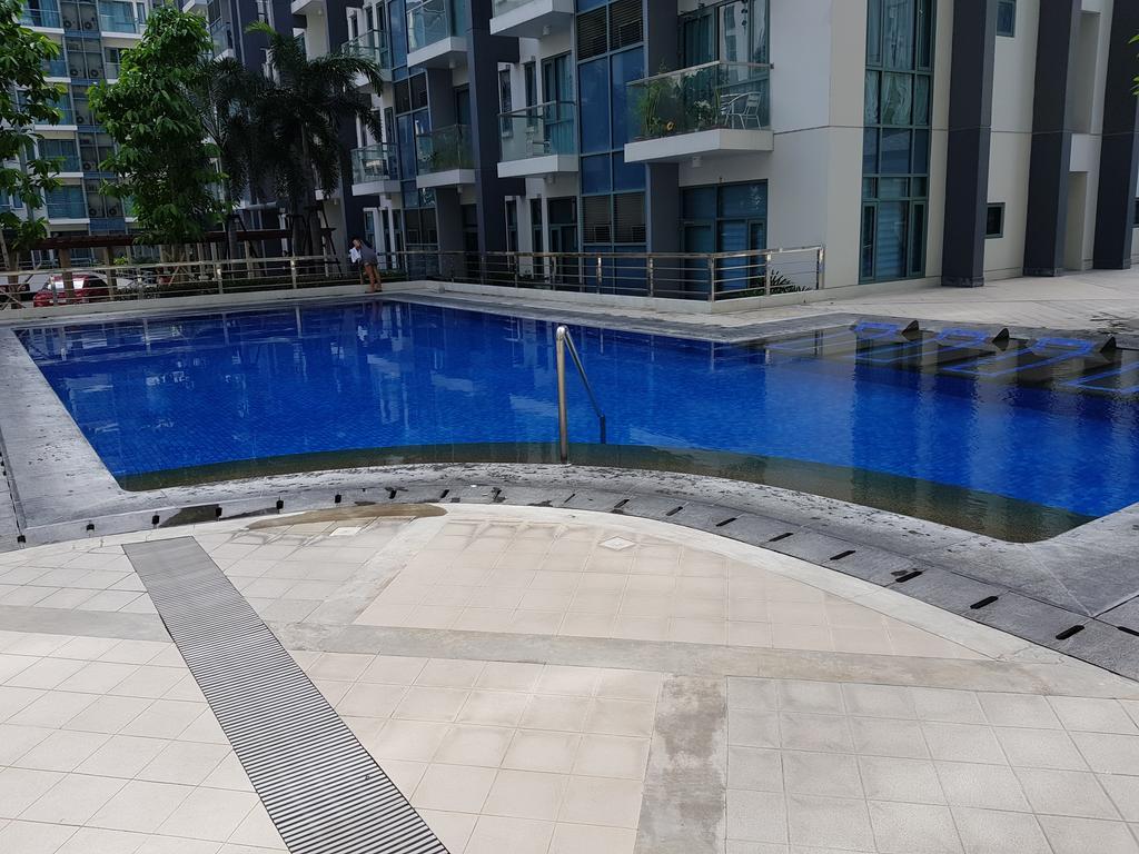 Palmtree Villas Two Condotel Near Airport パサイ エクステリア 写真